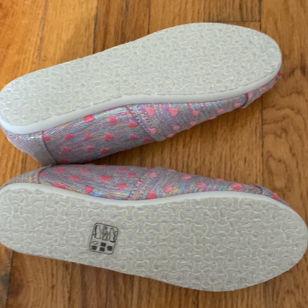 Brand new sparky heart Toms size 2 💗 - Picture 3 of 3